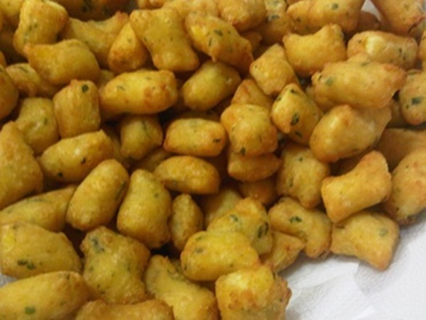 Ir para  <ul>
	<li>800 g de batata</li>
	<li>5 colheres de sopa de farinha de trigo</li>
	<li>1 colher de ch&aacute; de manteiga</li>
	<li>1 colher de ch&aacute; de fermento em...